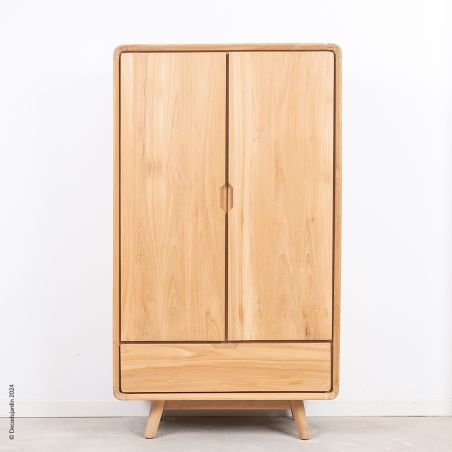 Armoire en Teck avec penderie, 2 portes battantes, trois étagères et un tiroir.