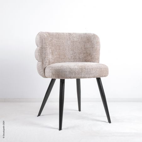 Fauteuil de table, chaise de salon Nuage, pieds en métal noirs et tissu couleur crème.